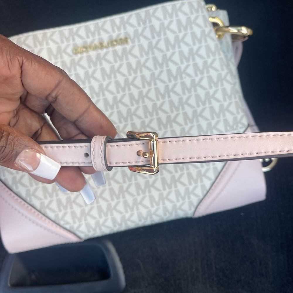 Authentic Michael Kors
Crossbody and... Wallet